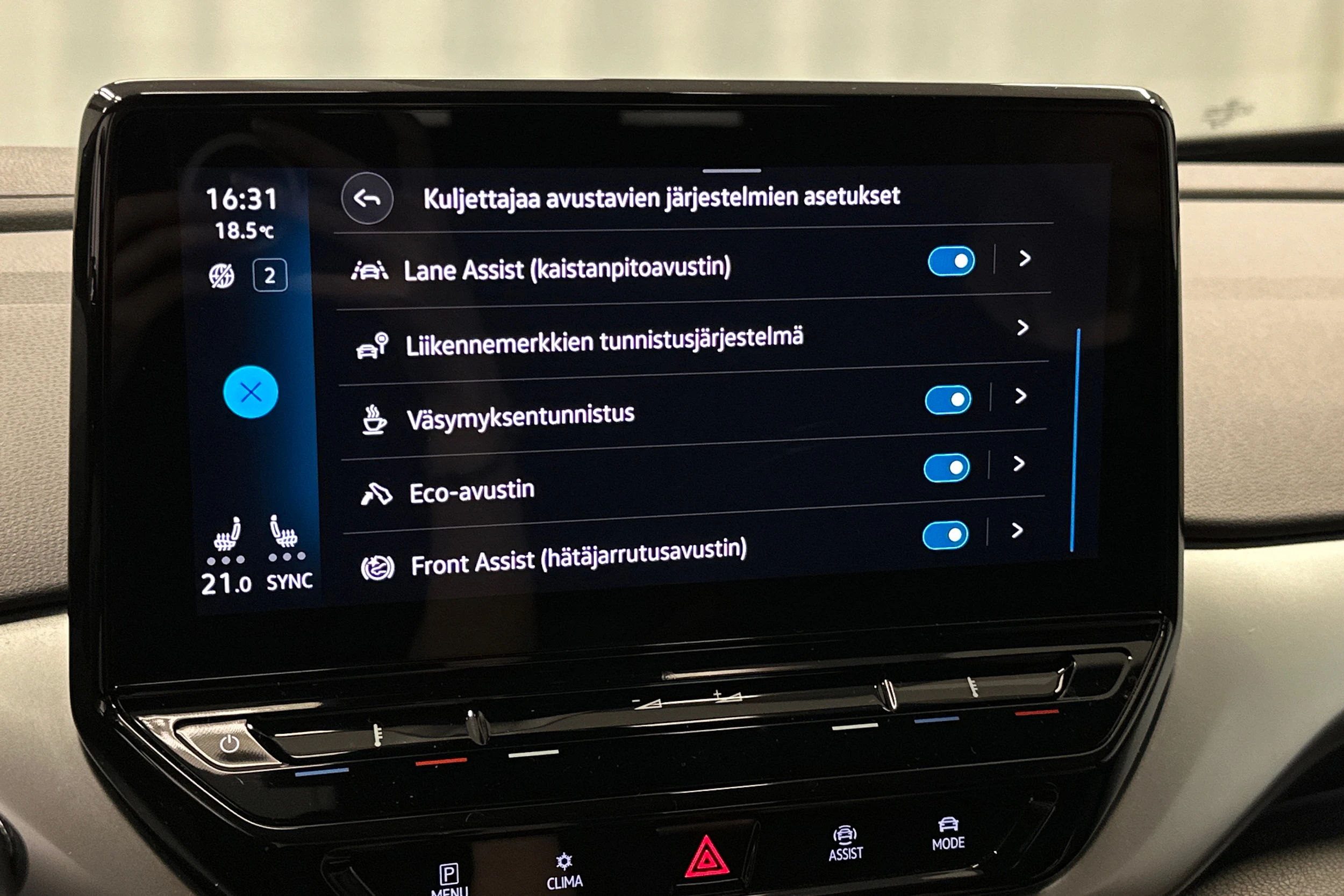 valkoinen Volkswagen ID.4 2023 kuva 29.