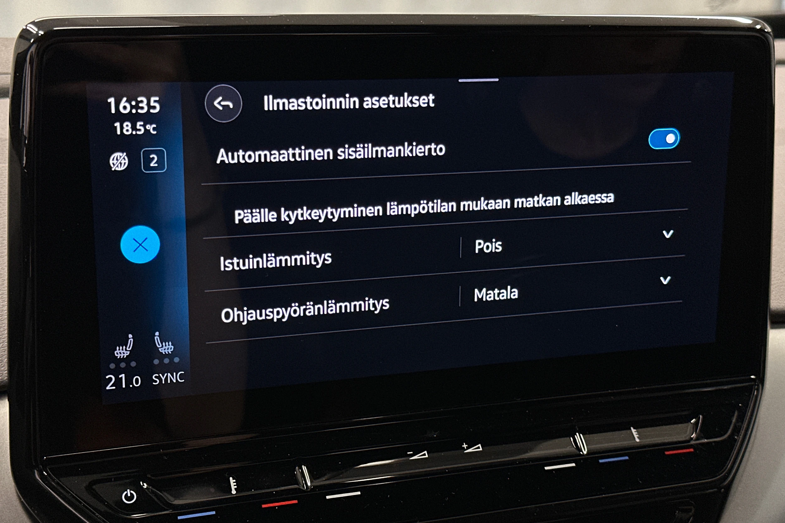 valkoinen Volkswagen ID.4 2023 kuva 35.