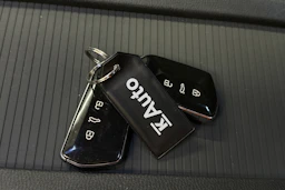 valkoinen Volkswagen ID.4 2023 kuva 42.