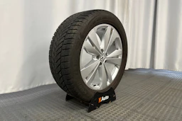 harmaa Volkswagen ID.4 2023 kuva 10.
