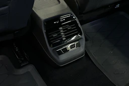 harmaa Volkswagen ID.4 2023 kuva 38.