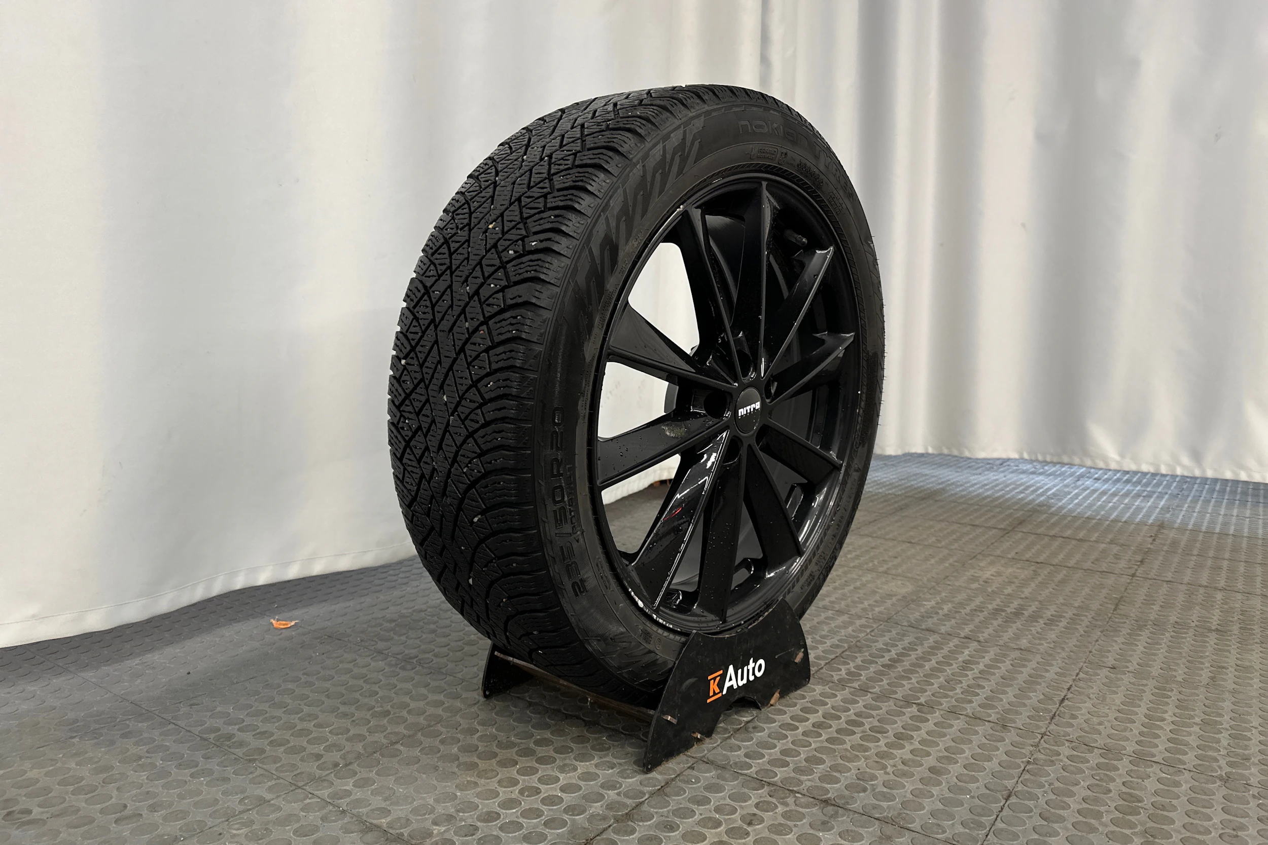 harmaa Volkswagen ID.4 2023 kuva 10.