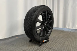 harmaa Volkswagen ID.4 2023 kuva 10.