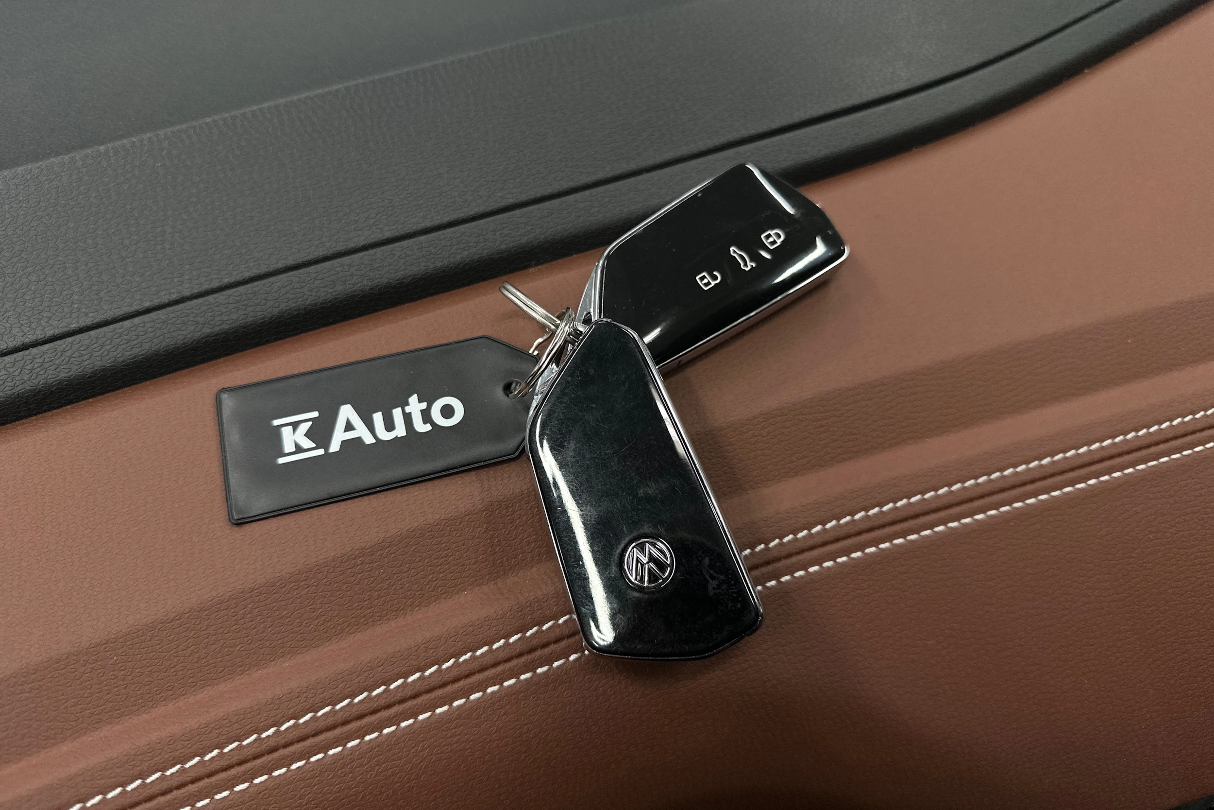 harmaa Volkswagen ID.4 2023 kuva 42.