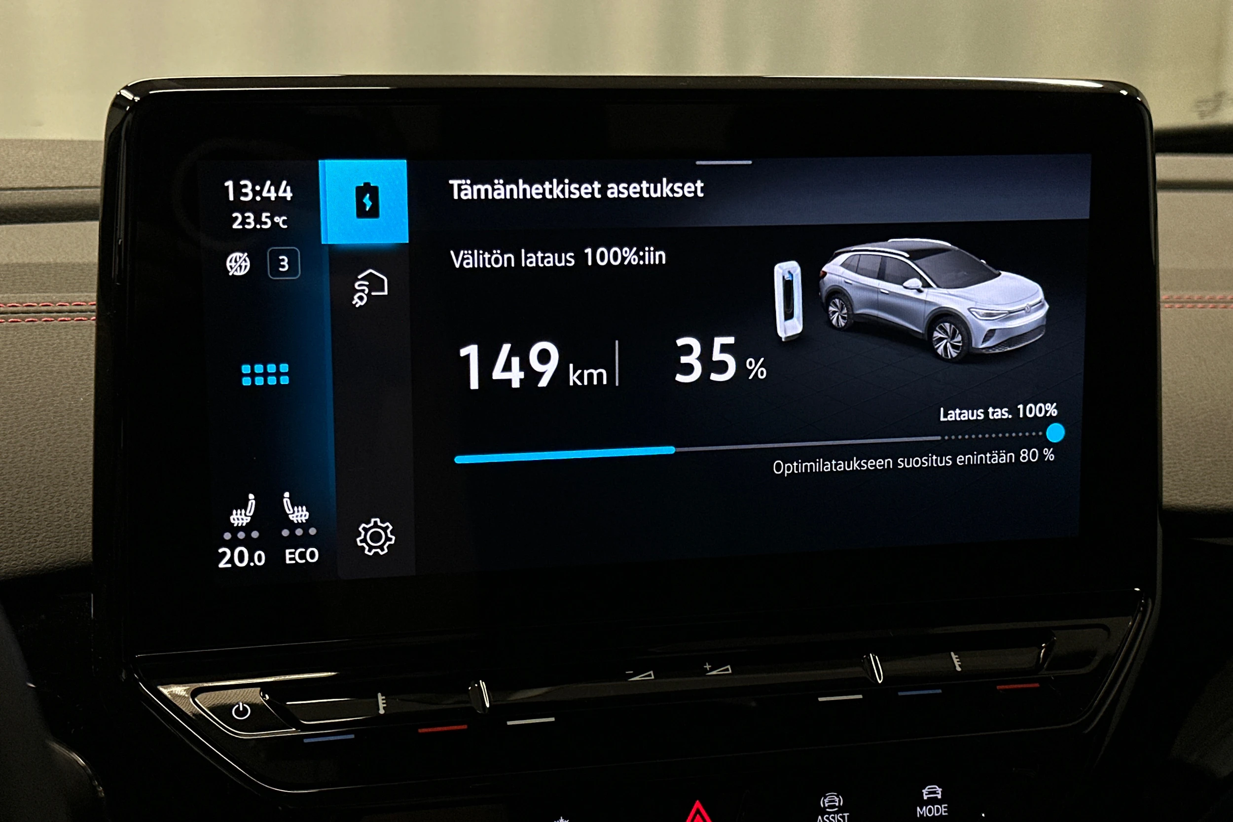 punainen Volkswagen ID.4 2023 kuva 25.