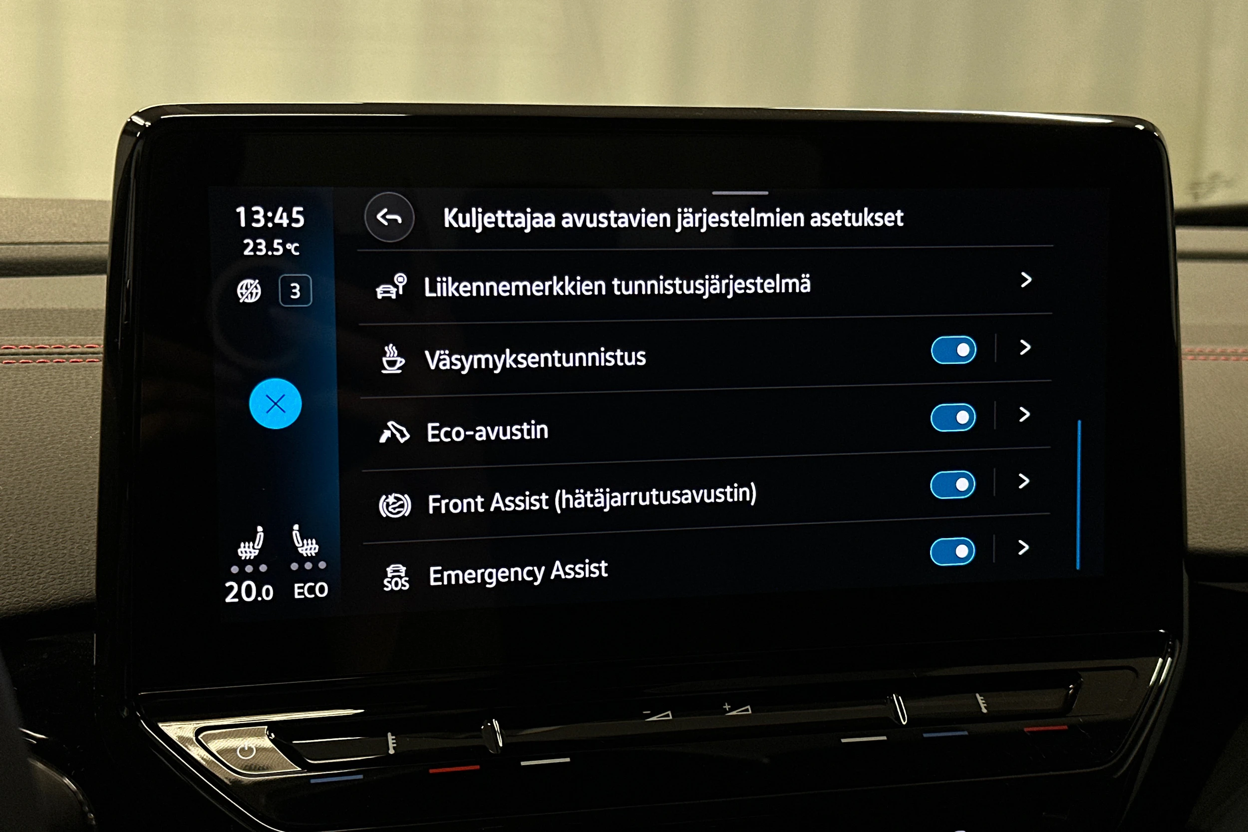 punainen Volkswagen ID.4 2023 kuva 30.