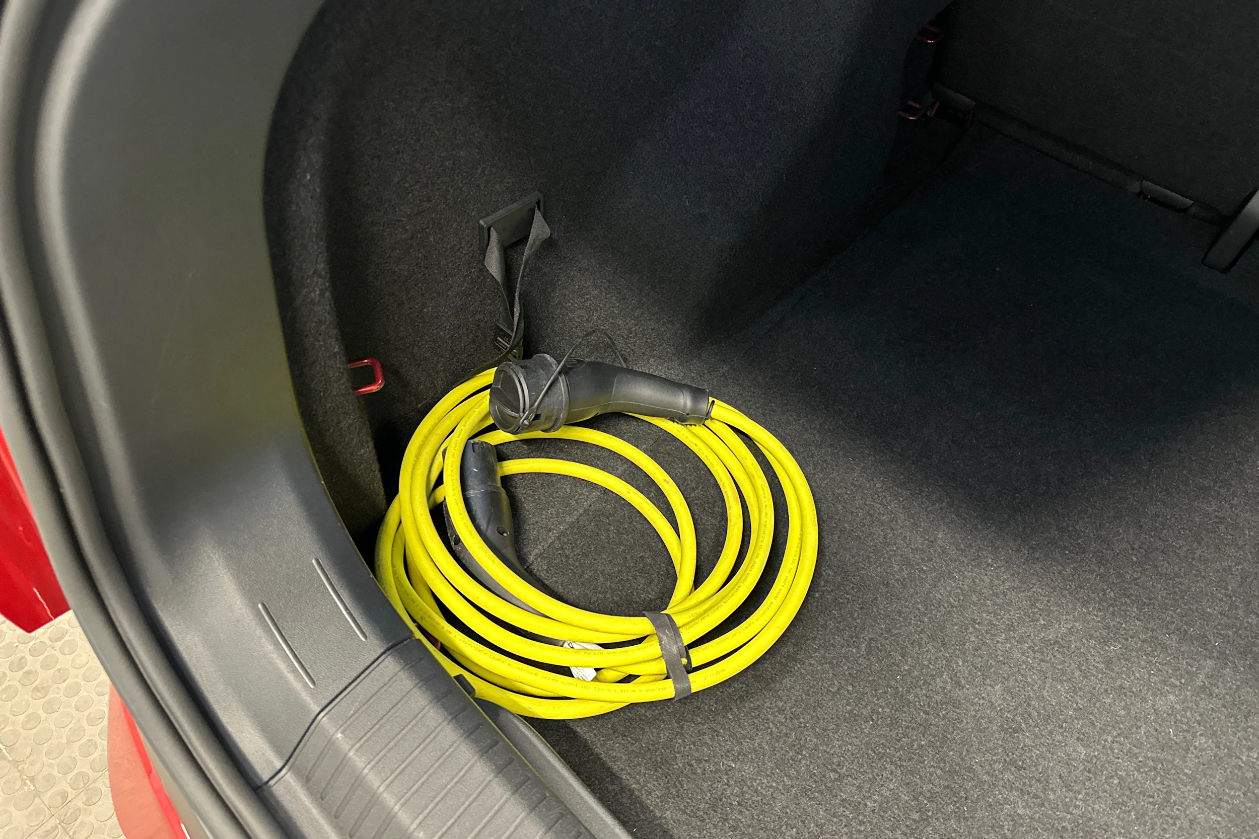 punainen Volkswagen ID.4 2023 kuva 39.