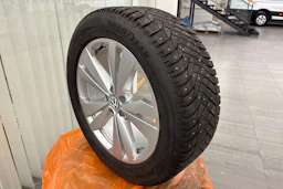 harmaa Volkswagen ID.4 2023 kuva 13.