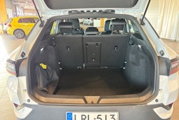 Valkoinen Volkswagen ID.4 2023 kuva 15.