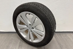 valkoinen Volkswagen ID.4 2023 kuva 10.