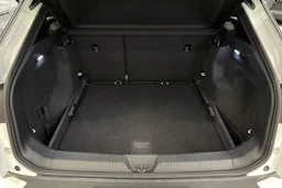 valkoinen Volkswagen ID.4 2023 kuva 14.
