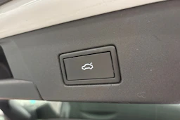 valkoinen Volkswagen ID.4 2023 kuva 15.