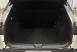 valkoinen Volkswagen ID.4 2023 kuva 15.