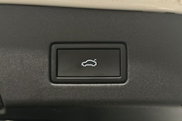 valkoinen Volkswagen ID.4 2023 kuva 17.