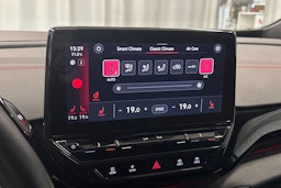 valkoinen Volkswagen ID.4 2023 kuva 25.