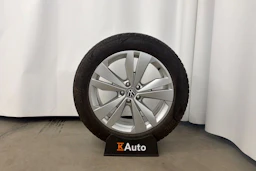 valkoinen Volkswagen ID.4 2023 kuva 11.