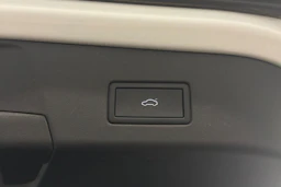 valkoinen Volkswagen ID.4 2023 kuva 14.