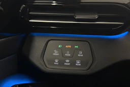 valkoinen Volkswagen ID.4 2023 kuva 18.
