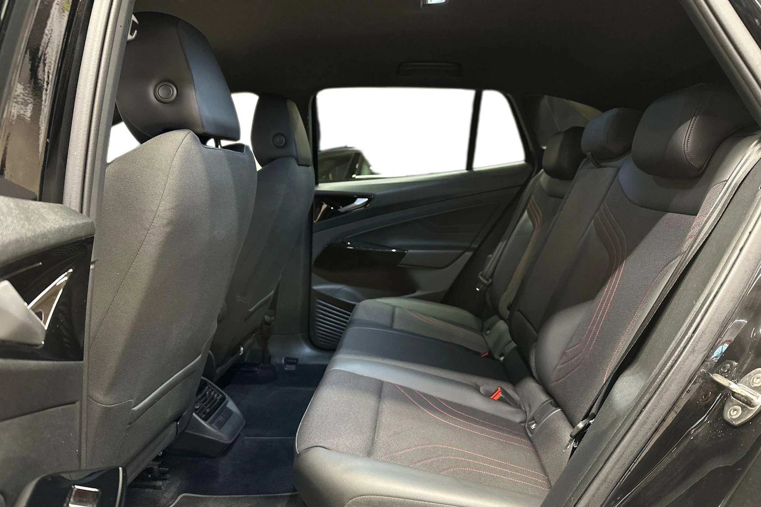 musta Volkswagen ID.4 2023 kuva 8.