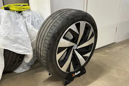 musta Volkswagen ID.4 2023 kuva 10.