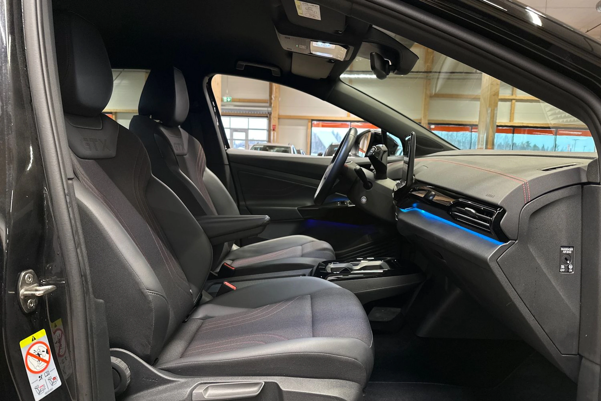 musta Volkswagen ID.4 2023 kuva 11.