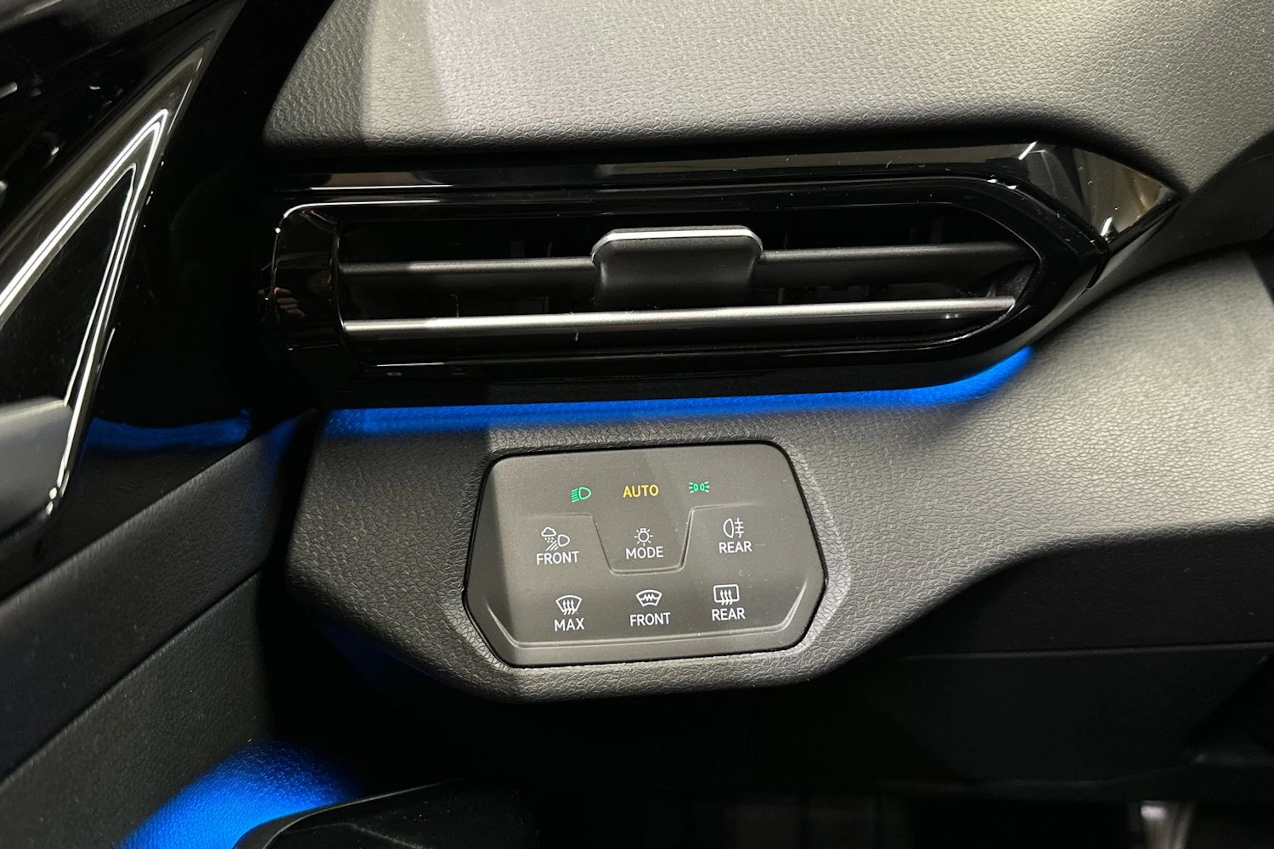 musta Volkswagen ID.4 2023 kuva 22.