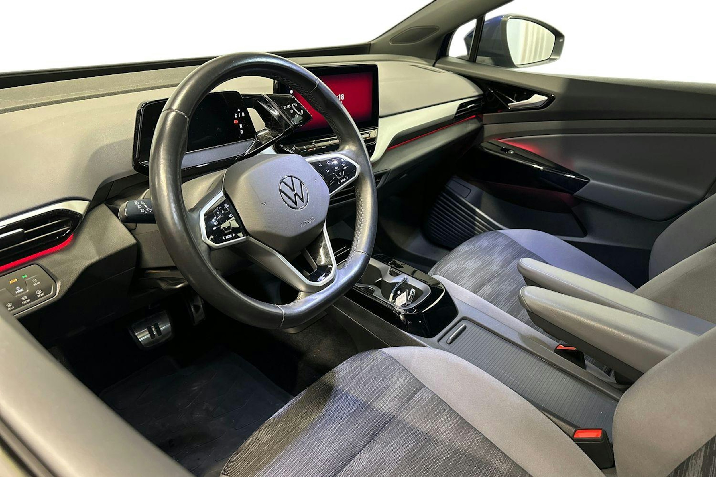 sininen Volkswagen ID.4 2023 kuva 7.