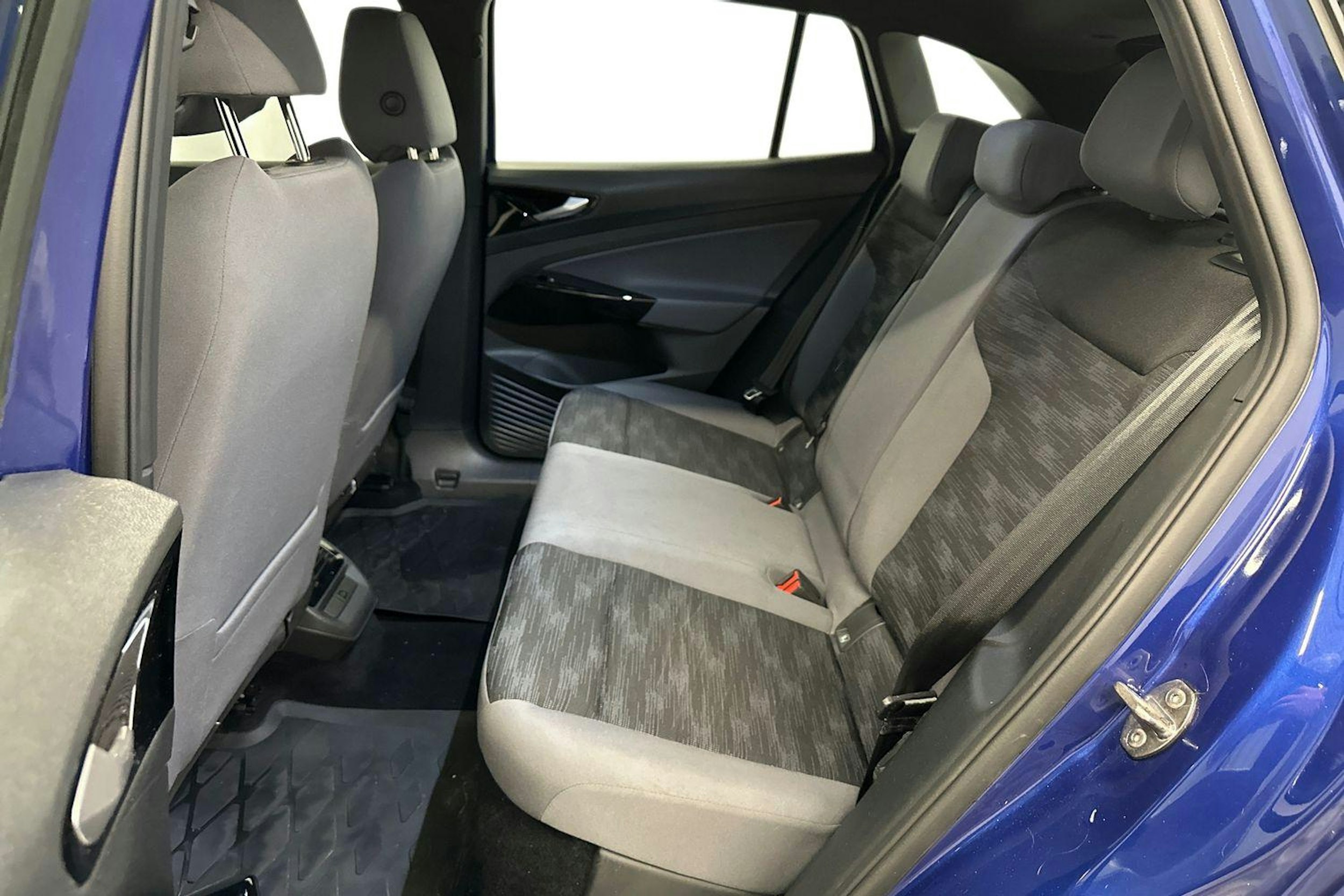 sininen Volkswagen ID.4 2023 kuva 10.