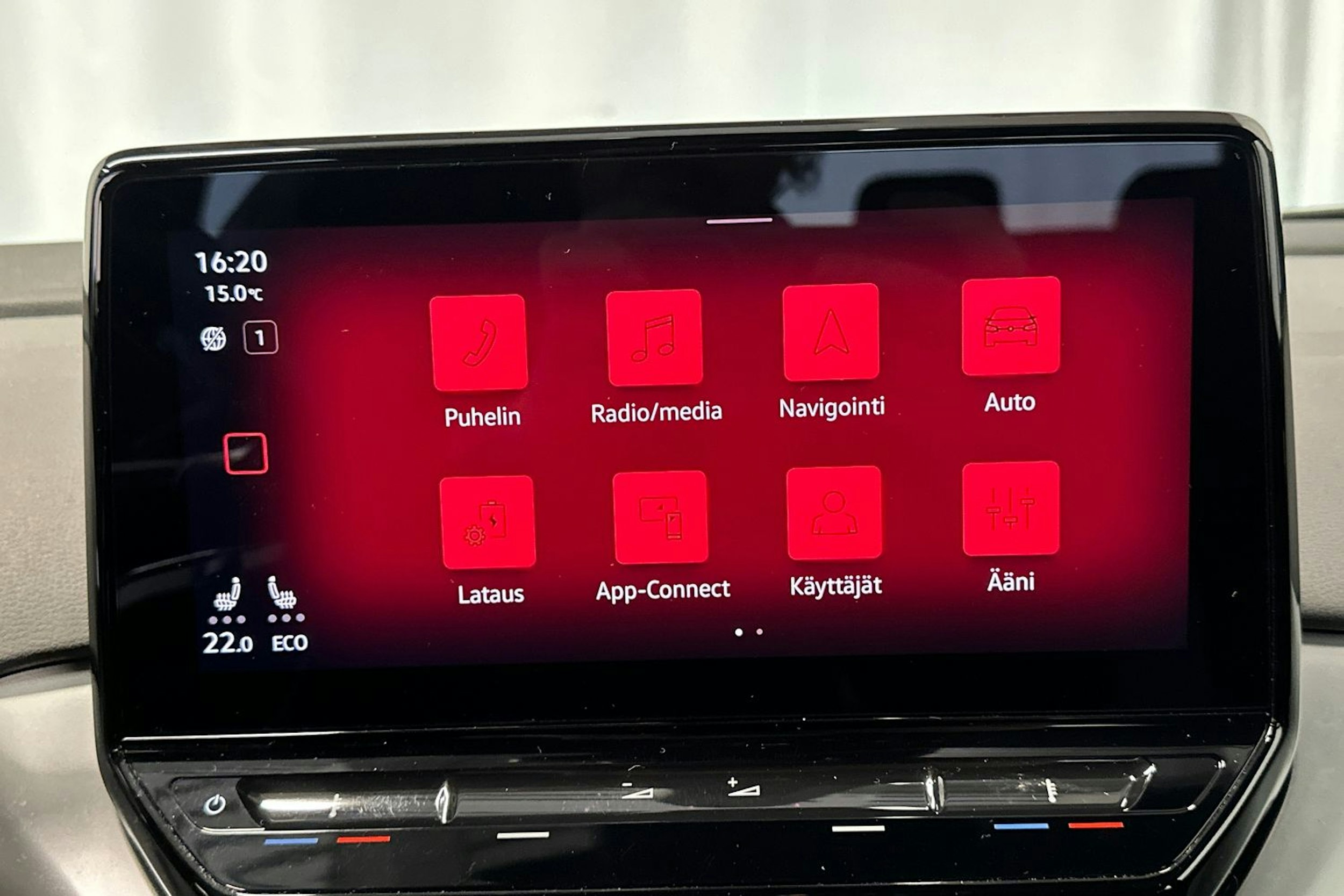 sininen Volkswagen ID.4 2023 kuva 19.