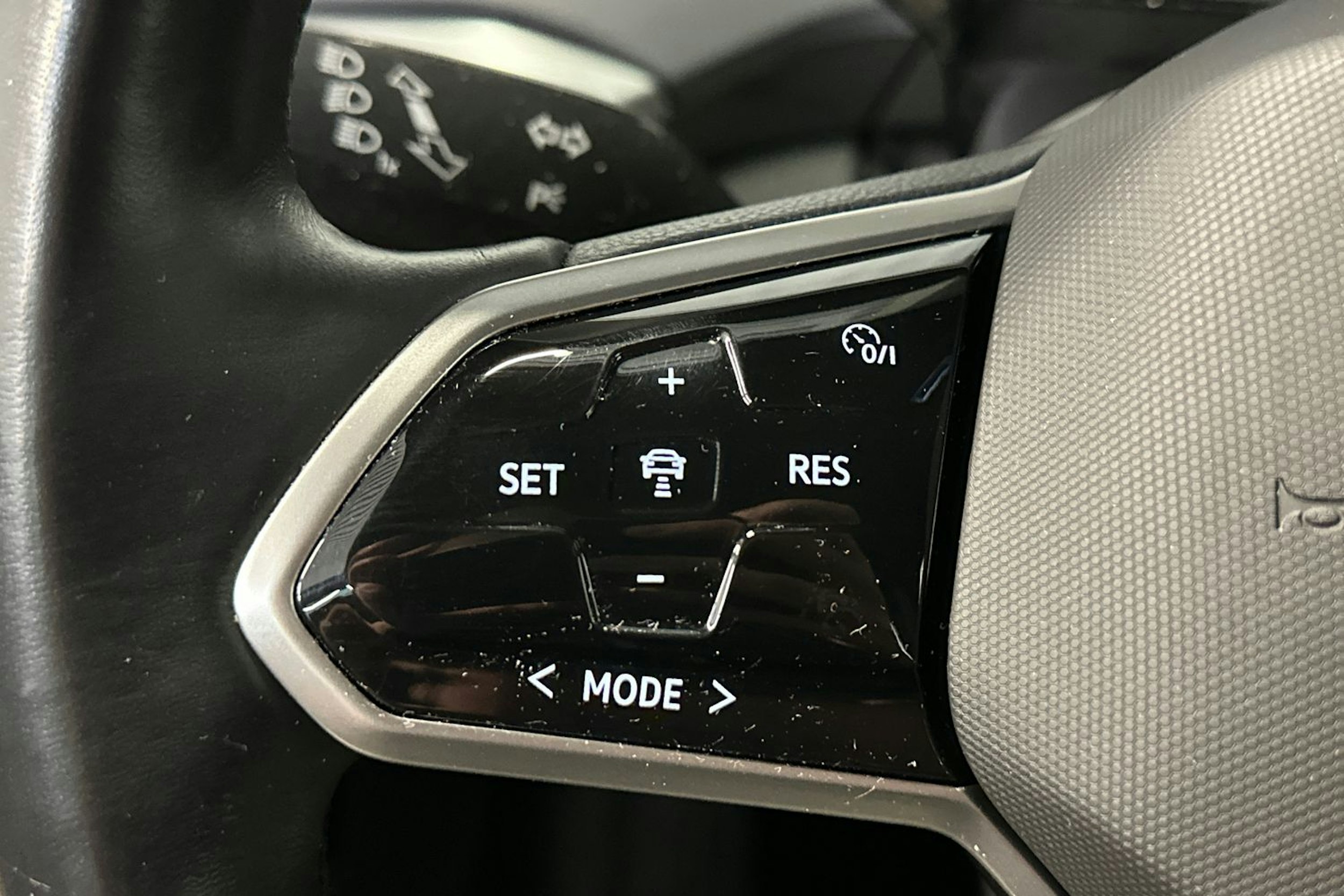 sininen Volkswagen ID.4 2023 kuva 20.