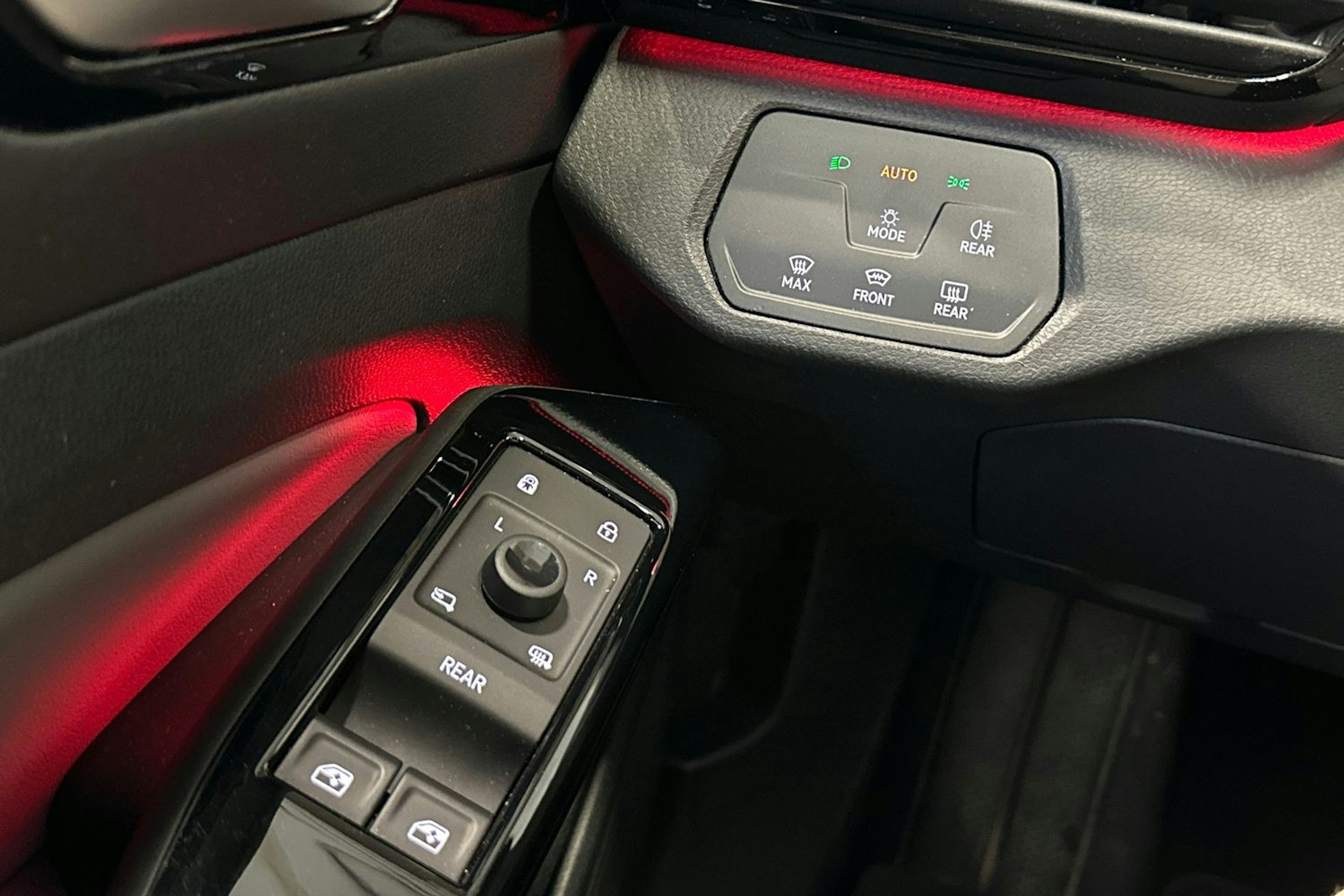 sininen Volkswagen ID.4 2023 kuva 21.