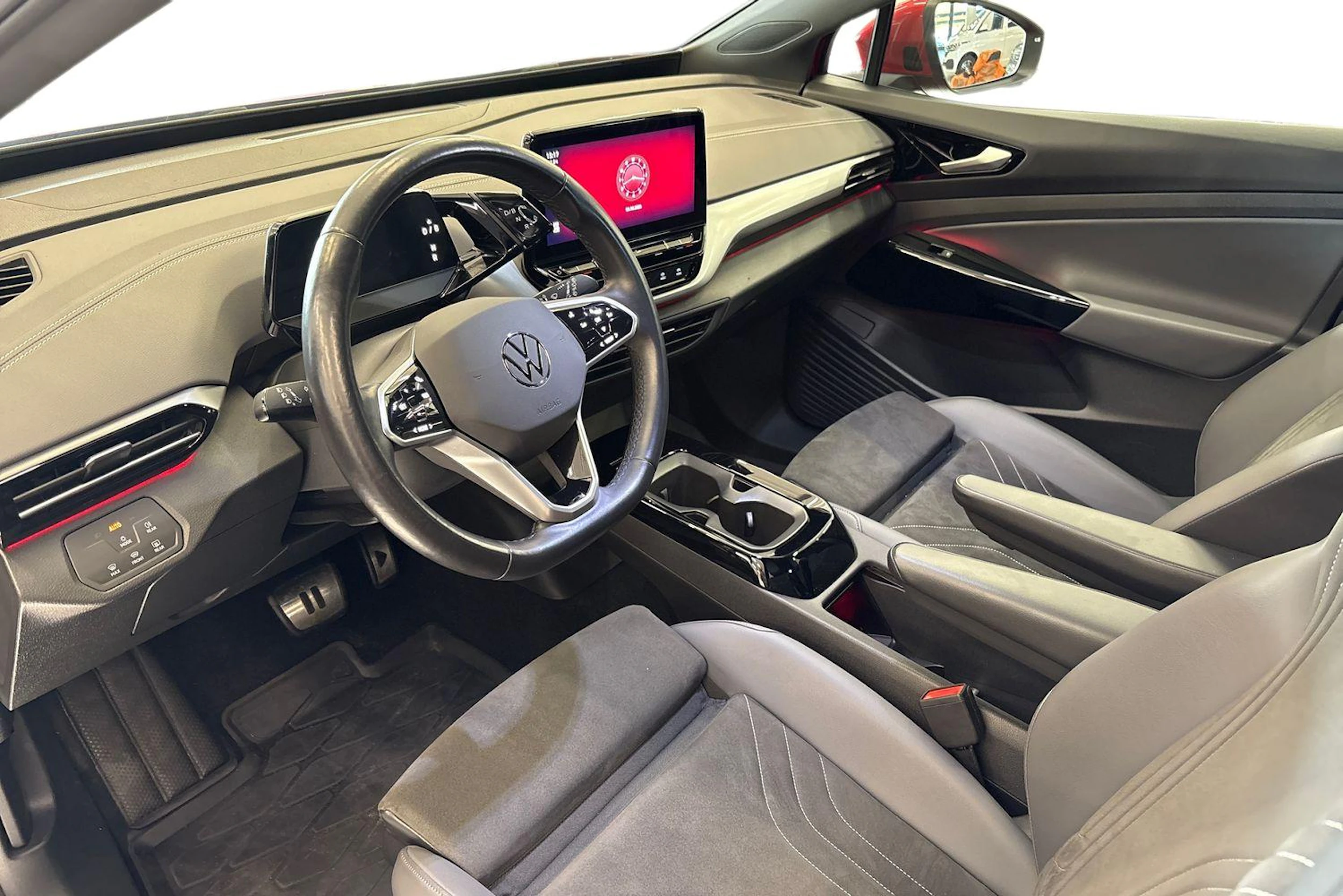 punainen Volkswagen ID.4 2023 kuva 6.