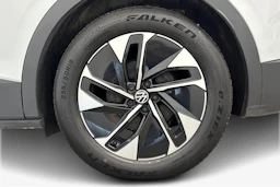 valkoinen Volkswagen ID.4 2023 kuva 9.