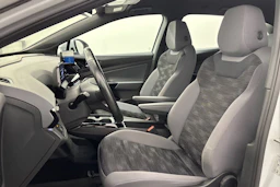 valkoinen Volkswagen ID.4 2023 kuva 11.