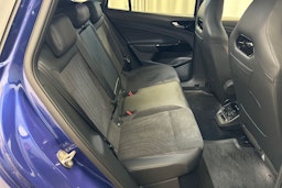 sininen Volkswagen ID.4 2023 kuva 13.