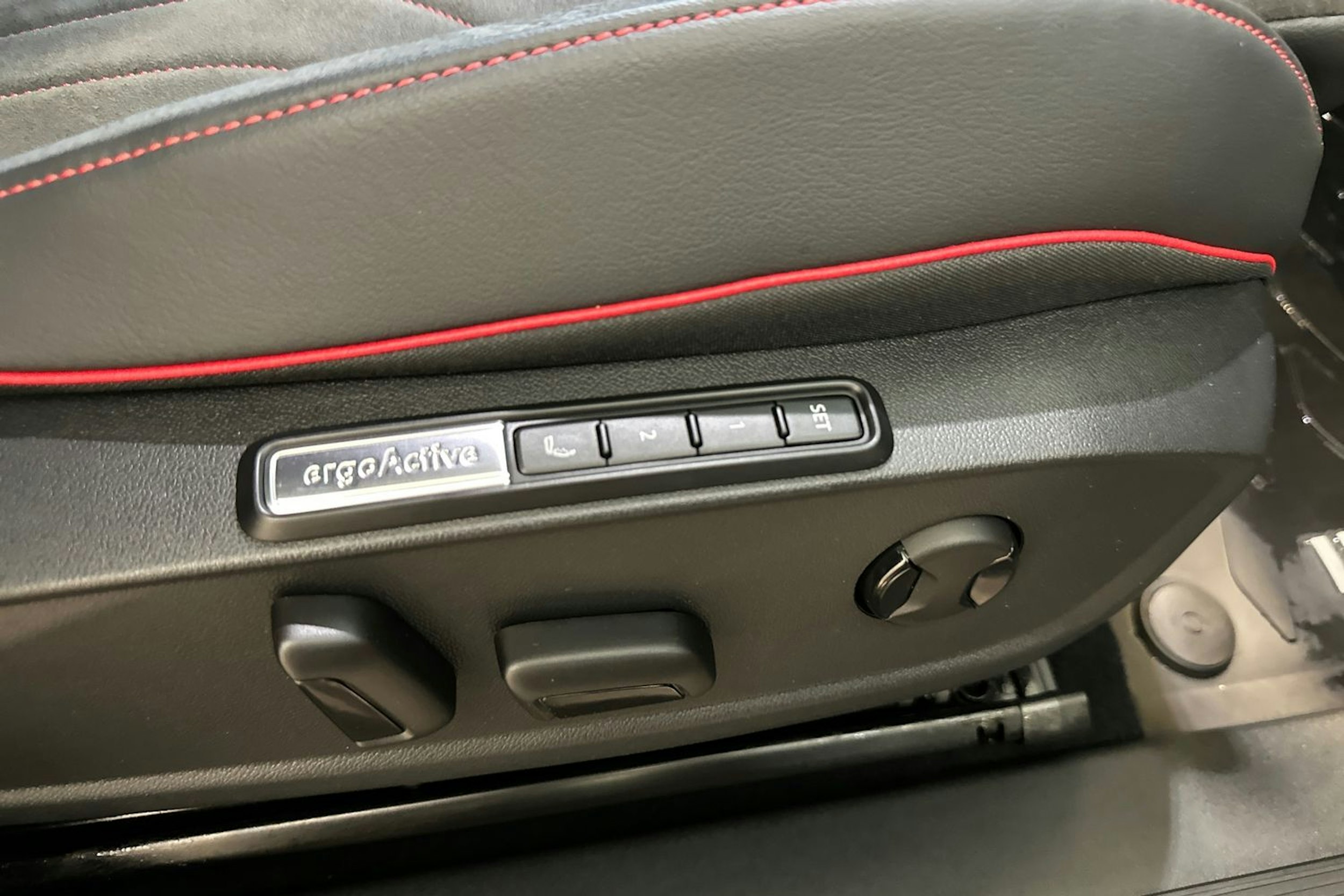 sininen Volkswagen ID.4 2023 kuva 16.