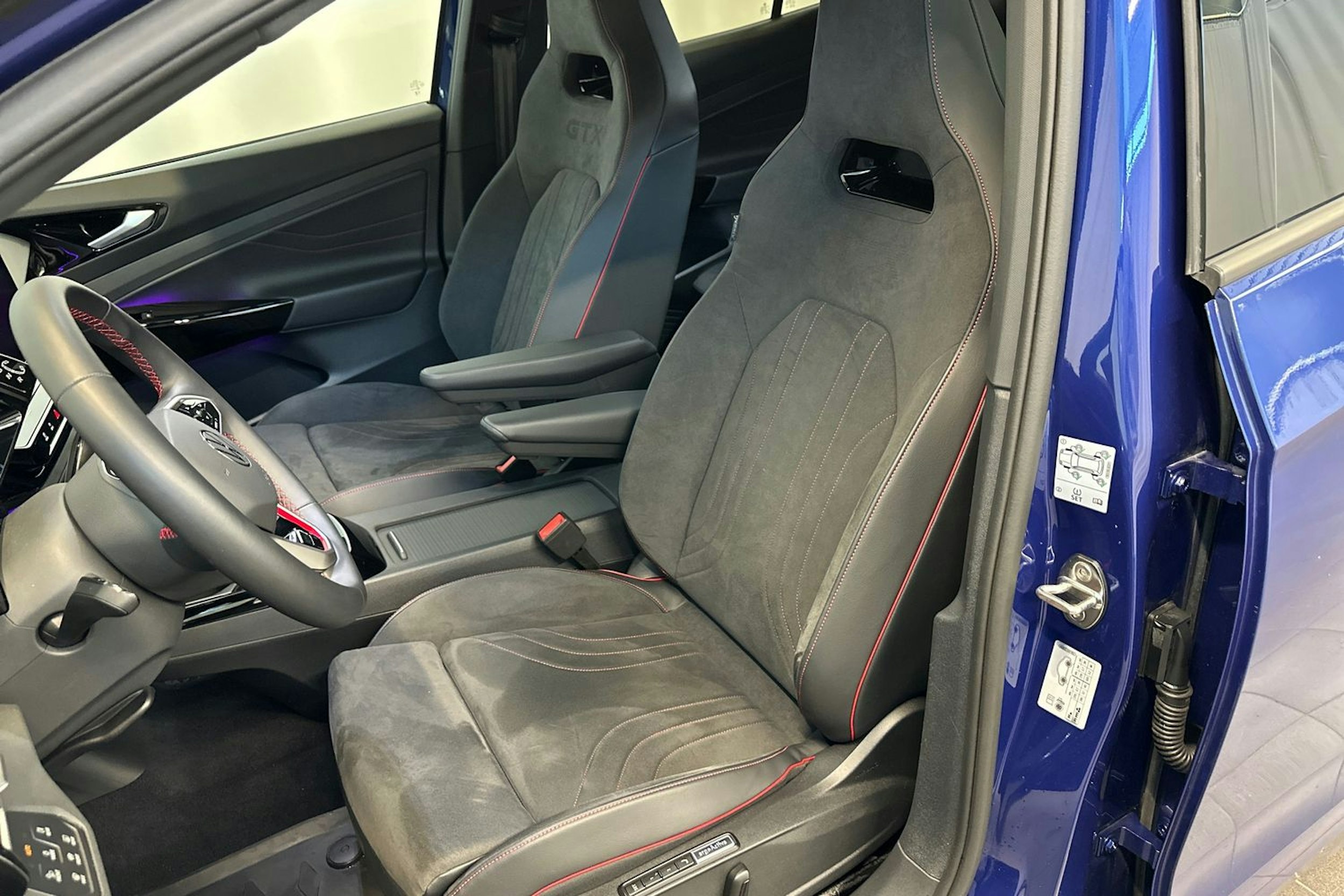 sininen Volkswagen ID.4 2023 kuva 17.