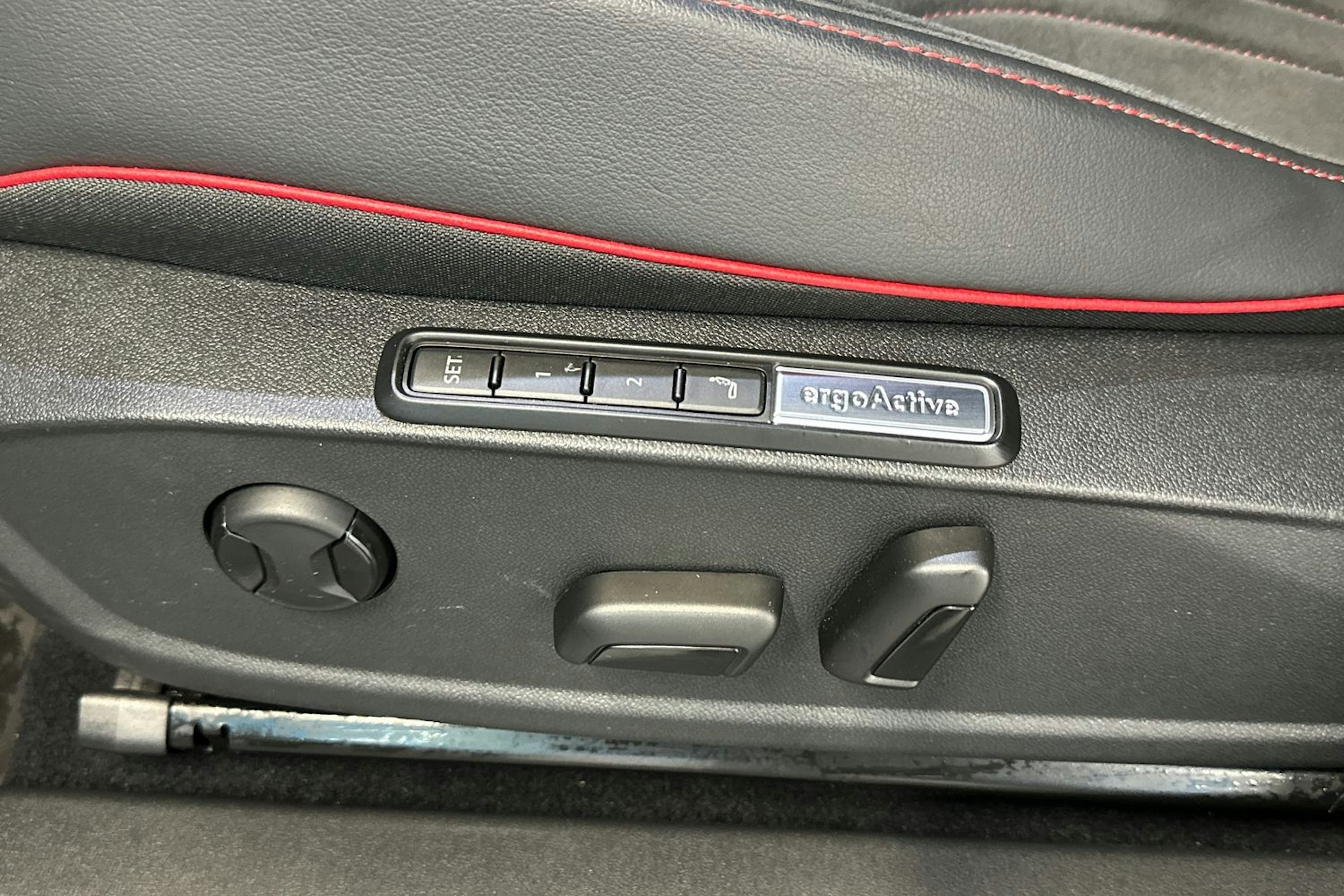 sininen Volkswagen ID.4 2023 kuva 18.