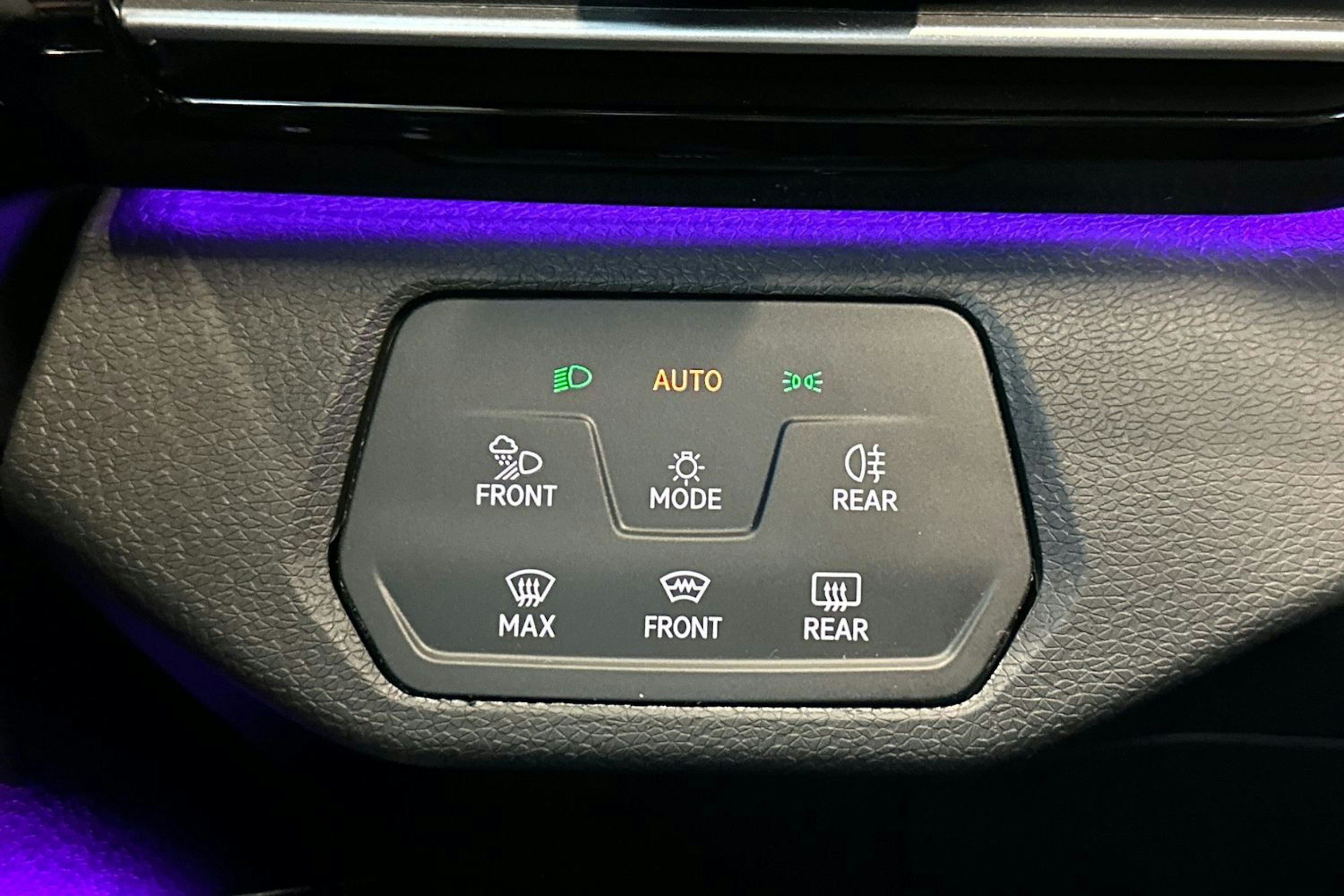 sininen Volkswagen ID.4 2023 kuva 20.