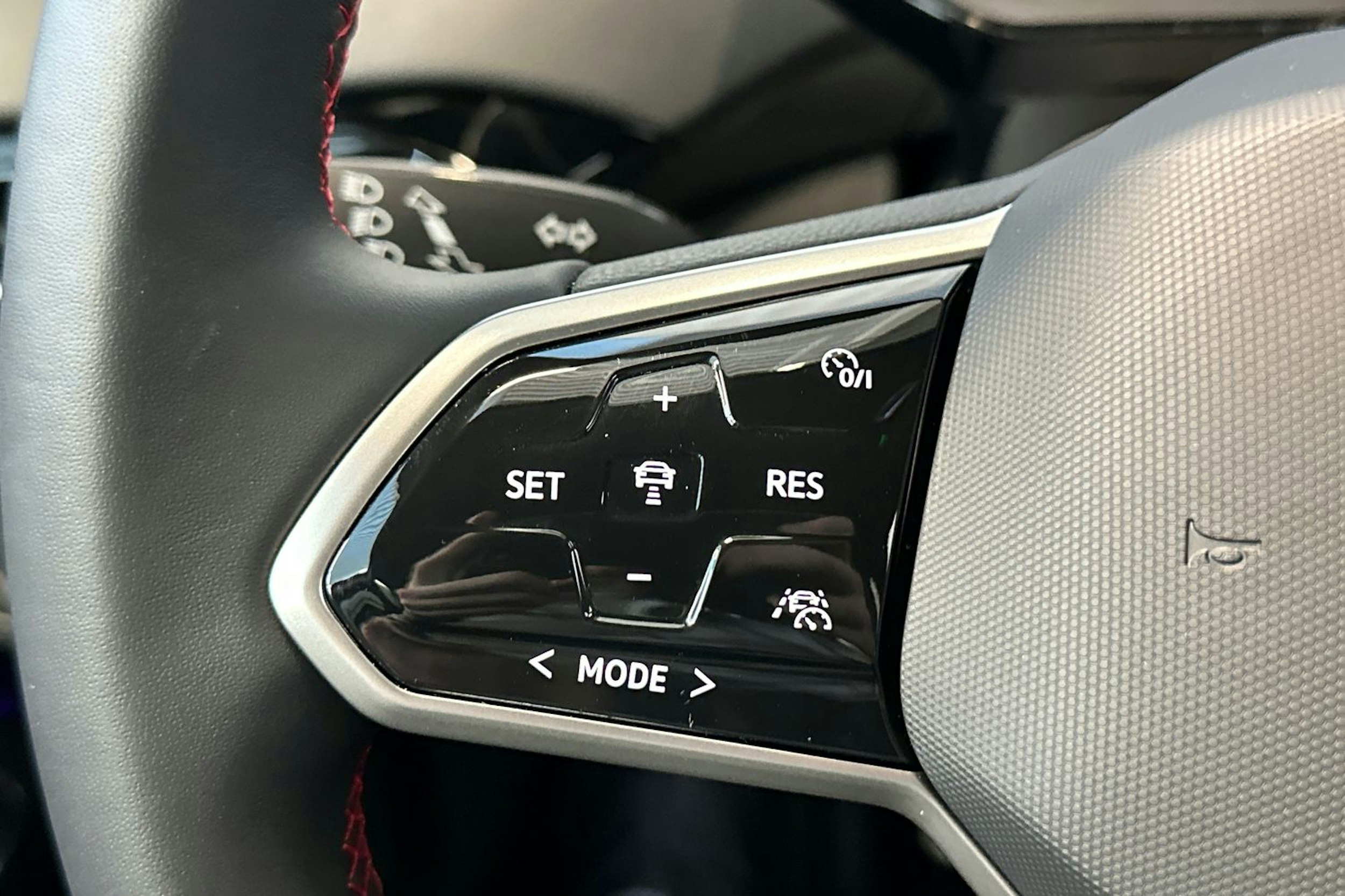 sininen Volkswagen ID.4 2023 kuva 22.