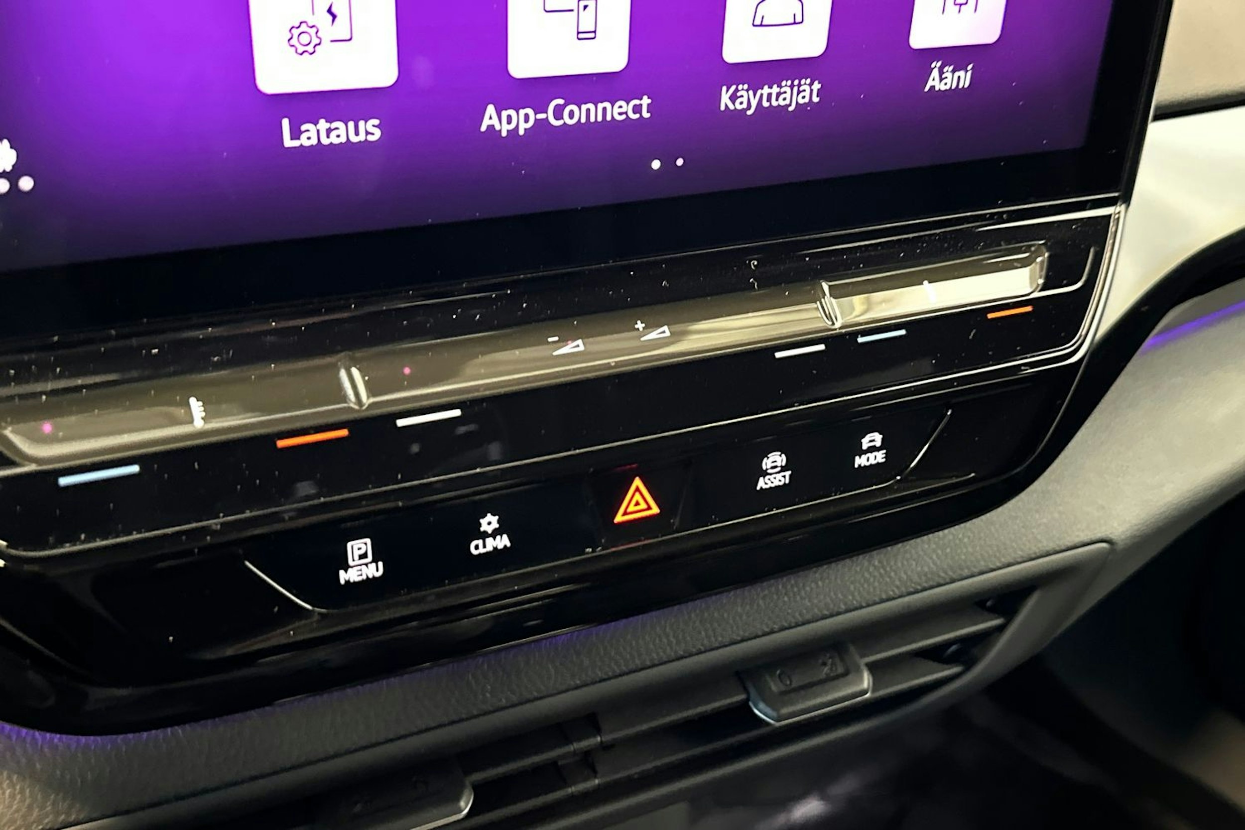 sininen Volkswagen ID.4 2023 kuva 28.