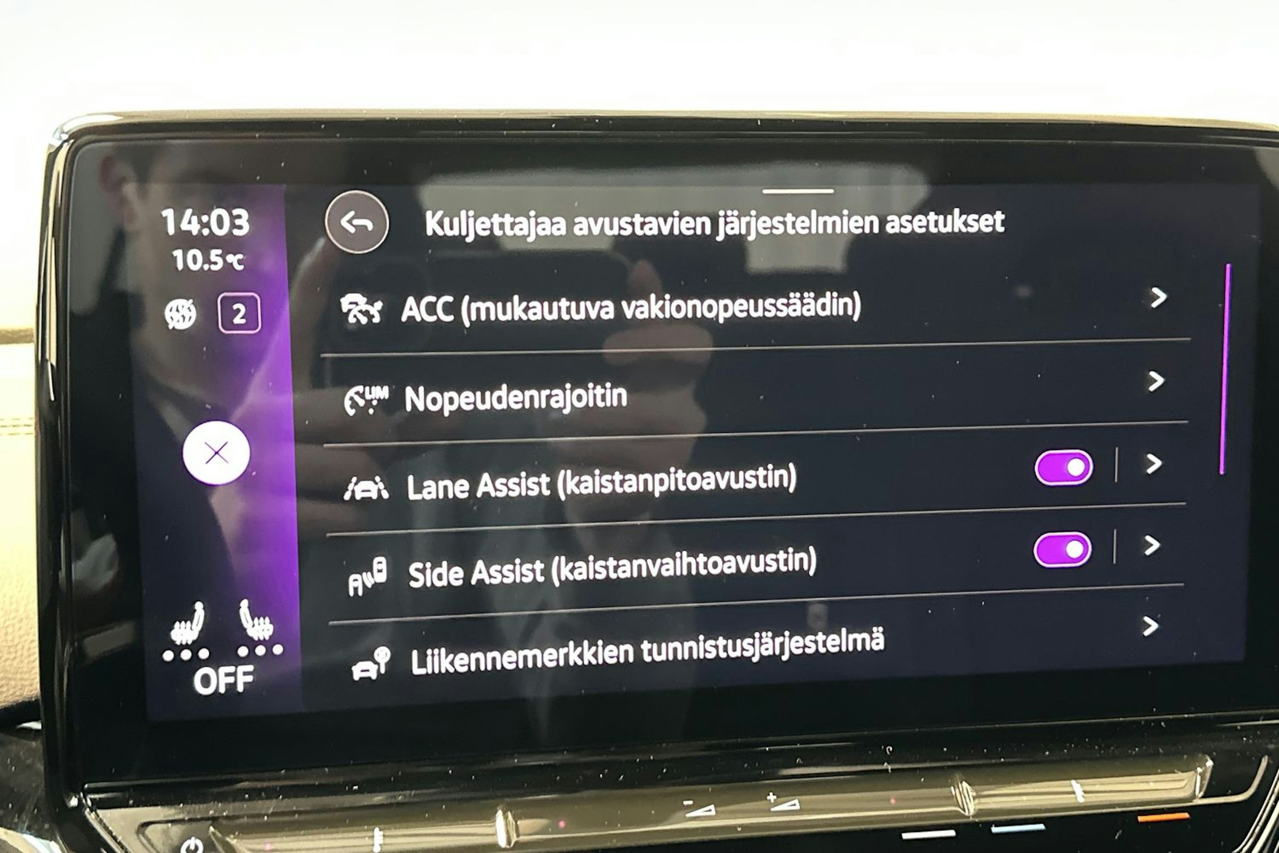 sininen Volkswagen ID.4 2023 kuva 29.