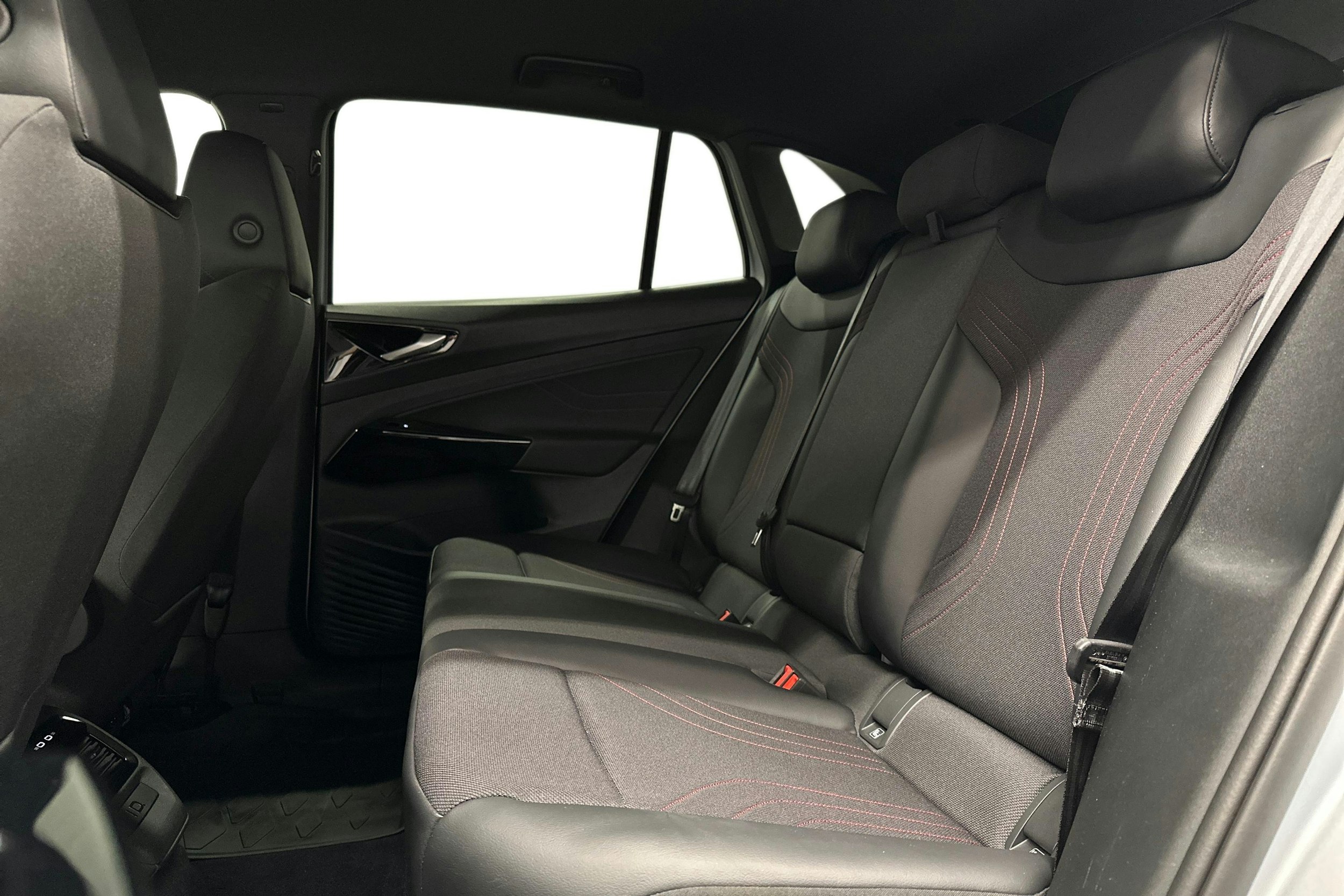 harmaa Volkswagen ID.4 2023 kuva 10.