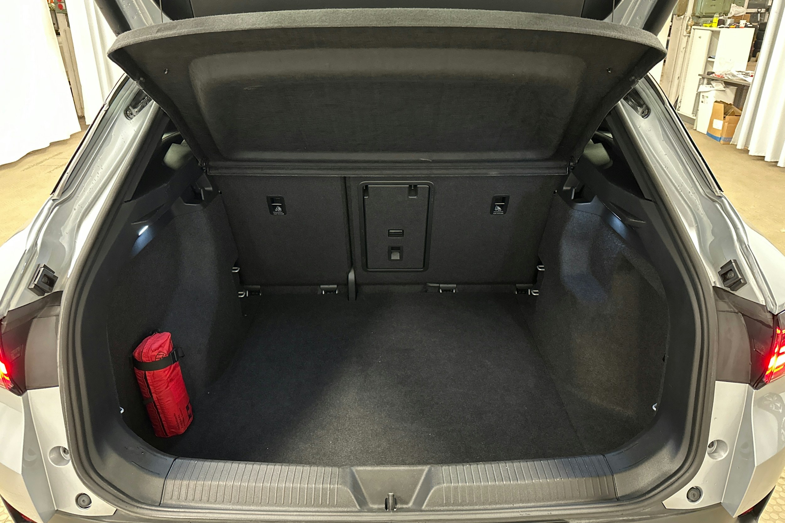 harmaa Volkswagen ID.4 2023 kuva 14.