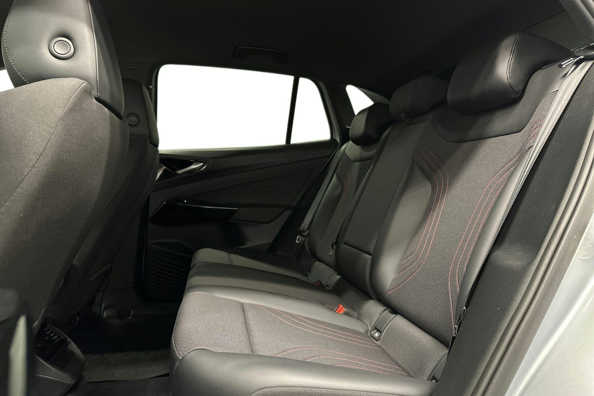 hopea Volkswagen ID.4 2023 kuva 10.
