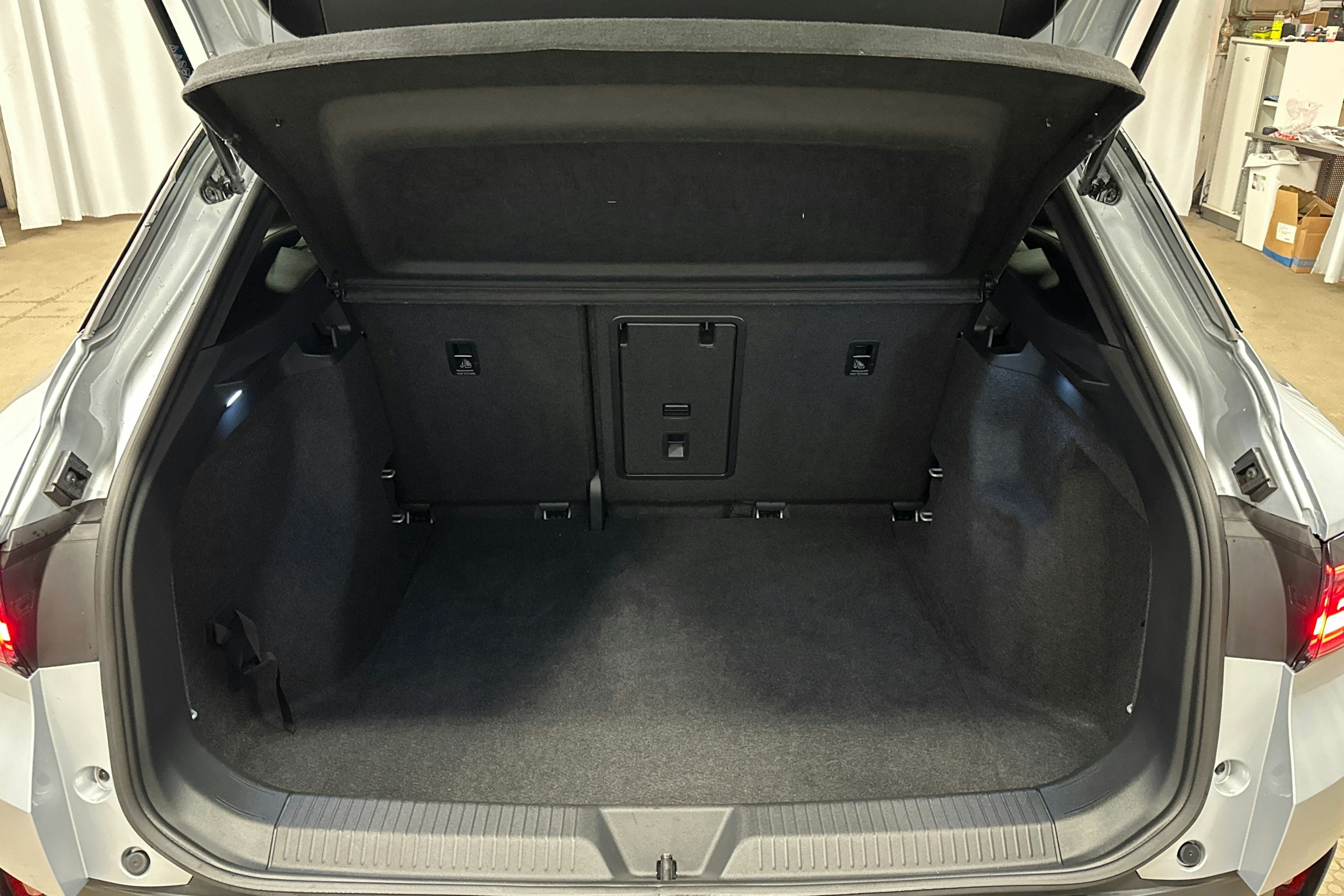 hopea Volkswagen ID.4 2023 kuva 14.