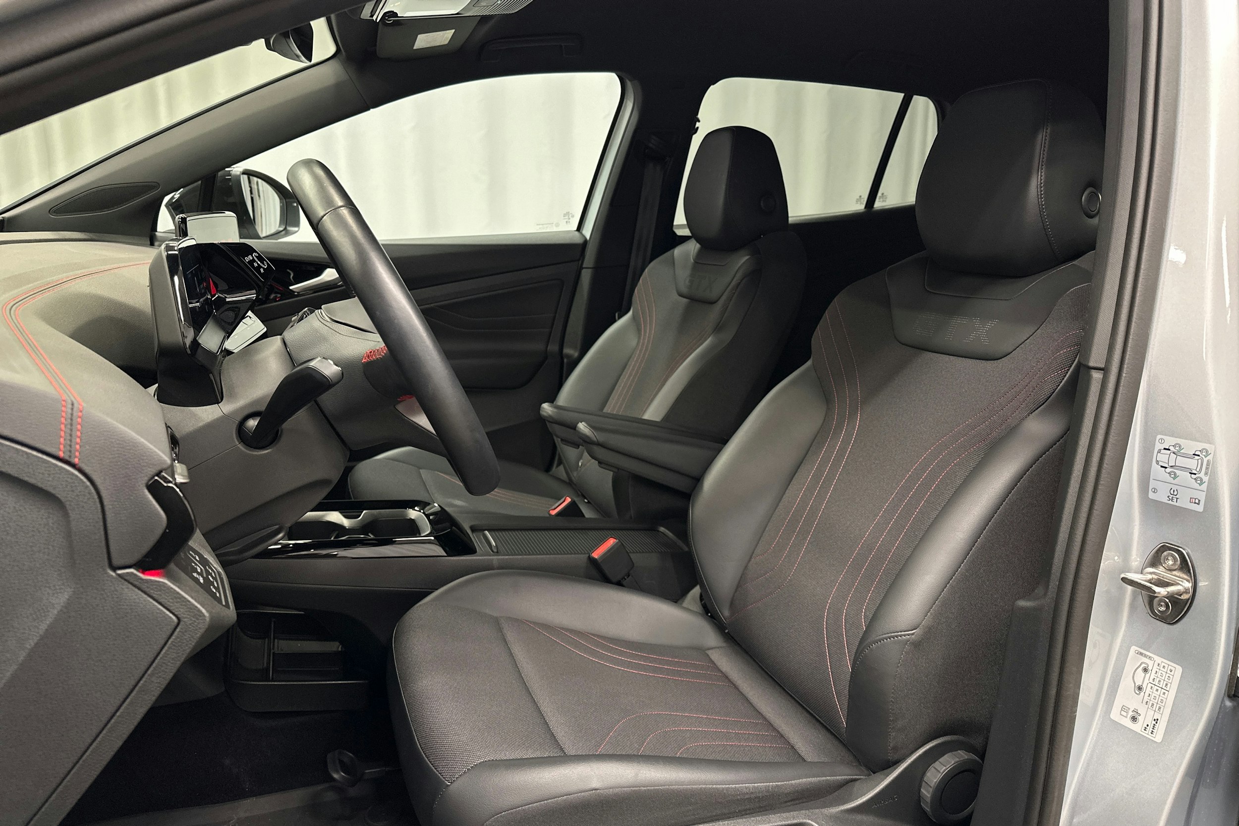 hopea Volkswagen ID.4 2023 kuva 15.