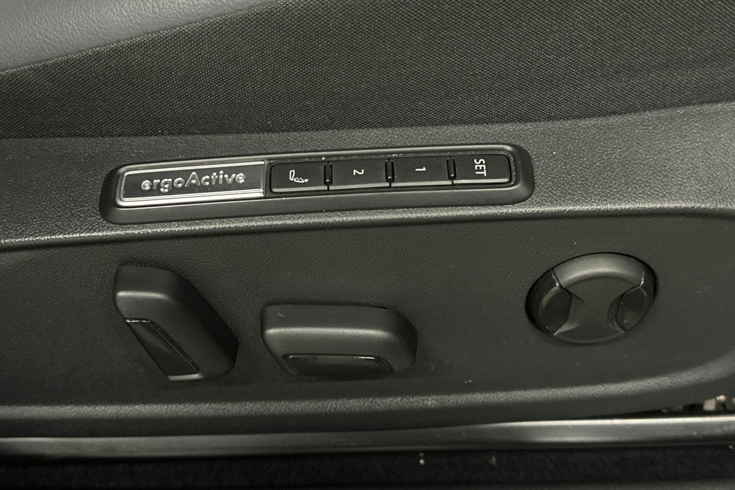 harmaa Volkswagen ID.4 2023 kuva 18.