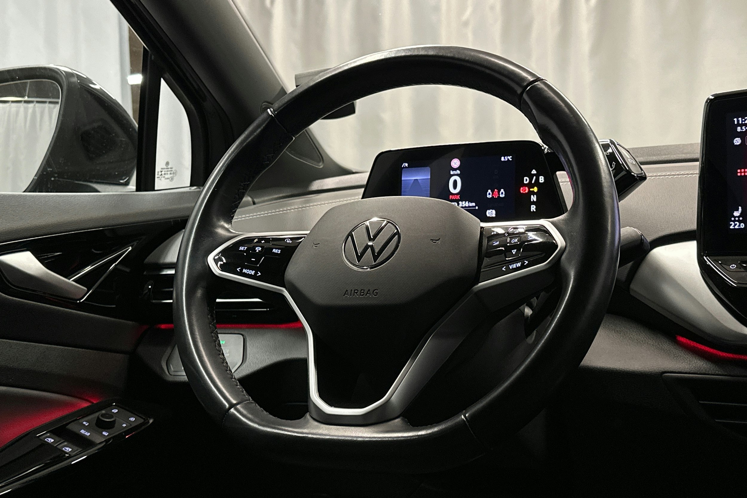 harmaa Volkswagen ID.4 2023 kuva 19.