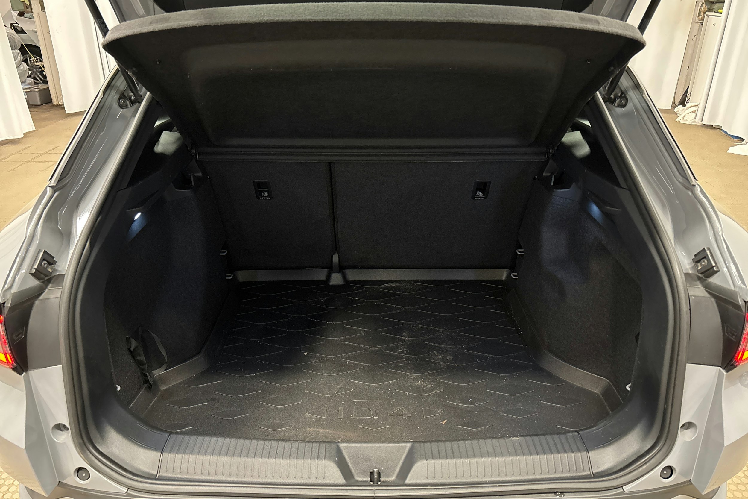 harmaa Volkswagen ID.4 2023 kuva 14.